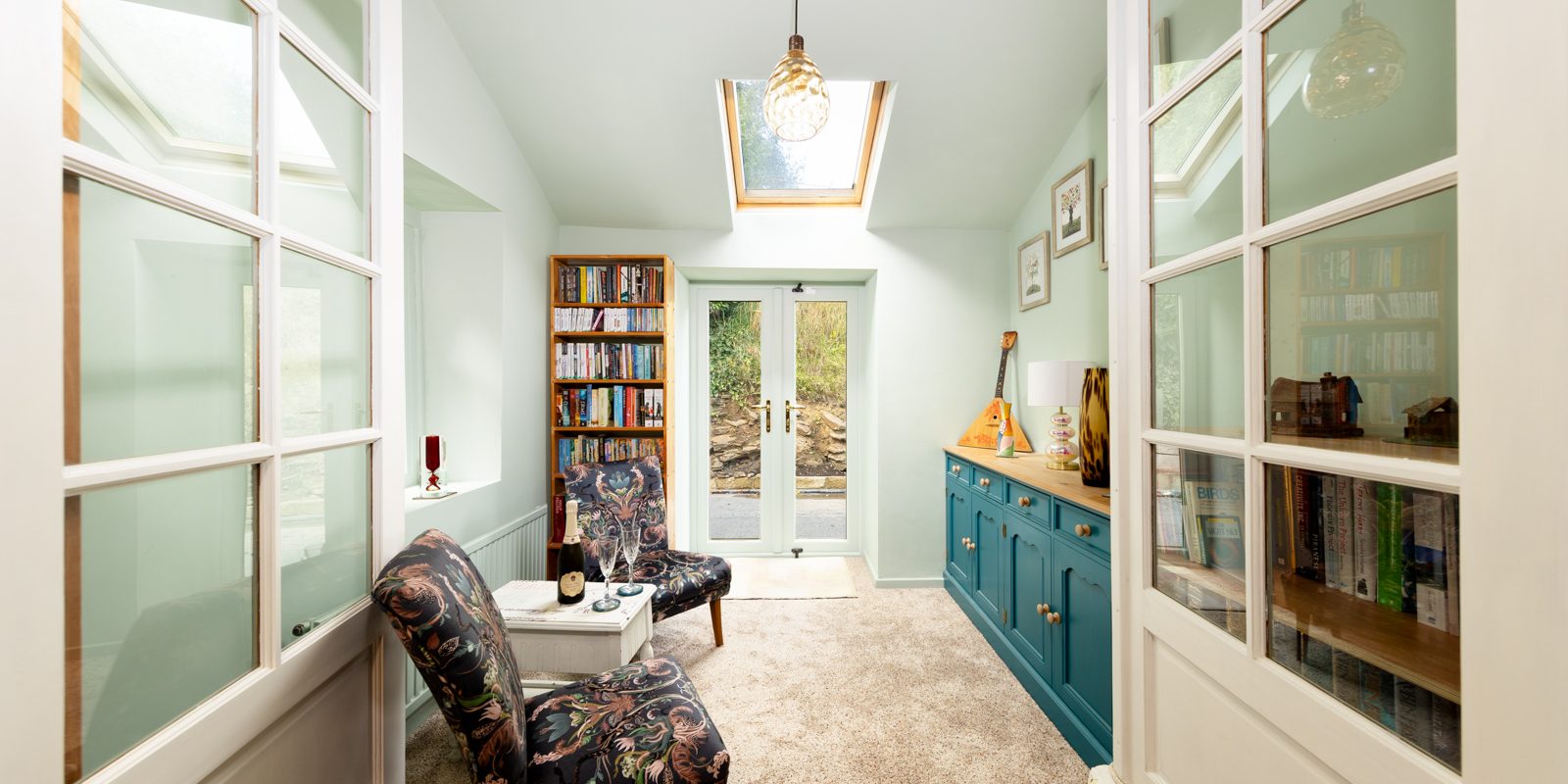 Snug room with patio doors